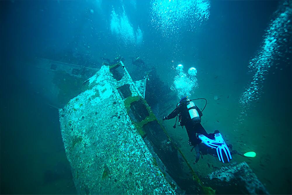 Sunken plane remains in Bermuda
