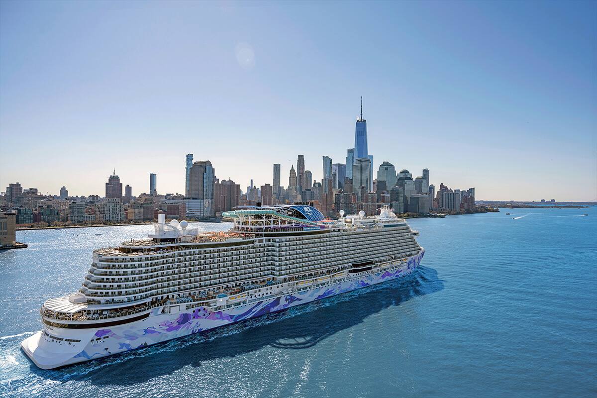 Norwegian Luna in New York.