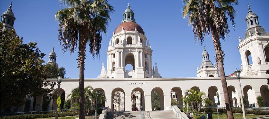 City hall of the Beverly Hills on a Los Angeles cruise